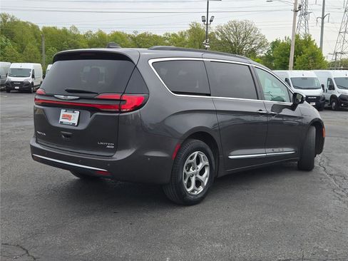 Used 2023 Chrysler Pacifica Limited w/ Uconnect Theater Family Group AWD/4WD image 14