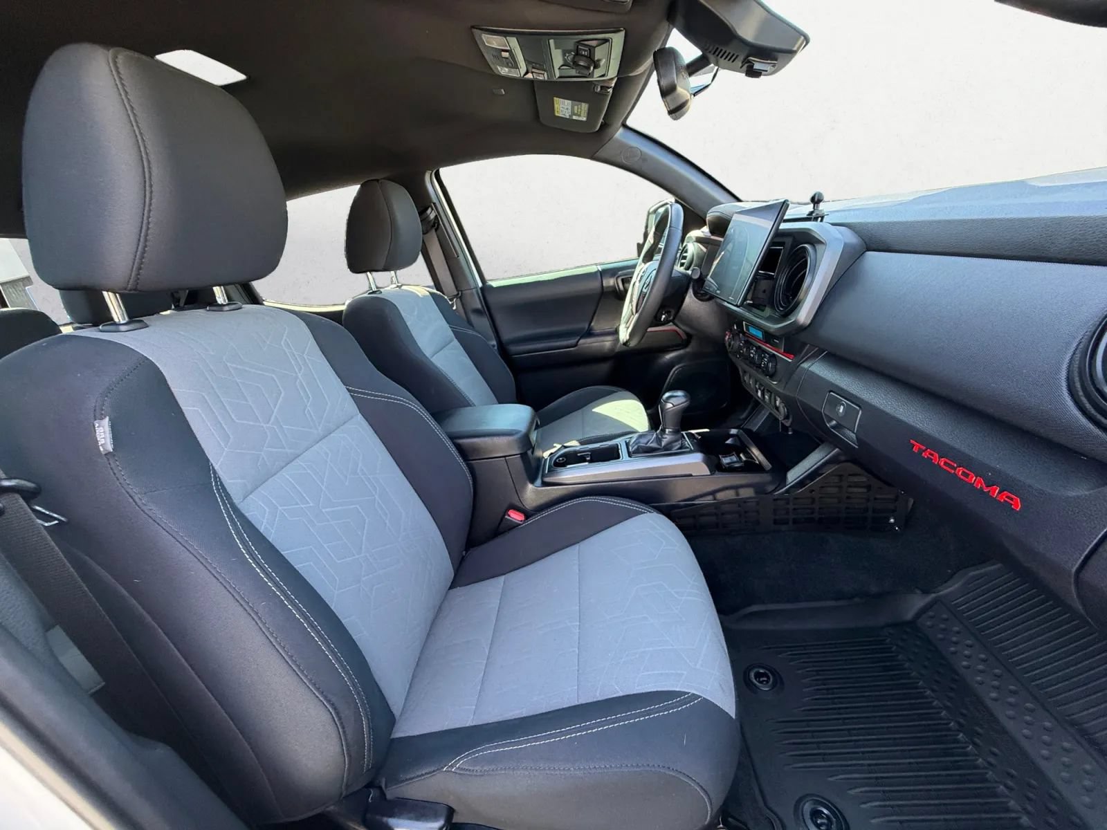 Used 2021 Toyota Tacoma TRD Off-Road w/ Technology Package AWD/4WD image 19