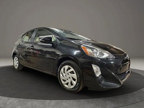 Used 2015 Toyota Prius C Three image 2