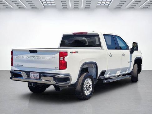 Used 2025 Chevrolet Silverado 2500 LT w/ Convenience Package AWD/4WD image 4