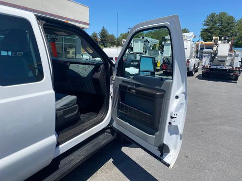 Used 2014 Ford F550 4x4 SuperCab Super Duty image 23