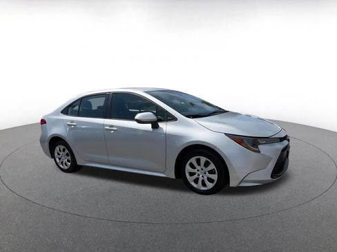Used 2025 Toyota Corolla LE FWD image 2