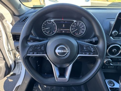 Used 2025 Nissan Sentra SV image 18
