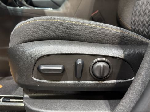 Used 2023 Chevrolet Equinox LT image 14