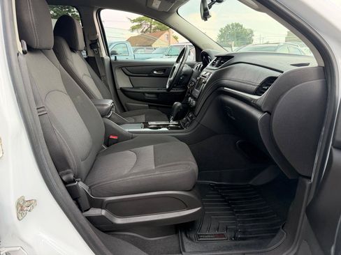 Used 2016 Chevrolet Traverse LT w/ Style and Technology Package FWD image 16