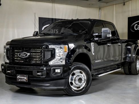 Used 2022 Ford F350 XLT w/ XLT Premium Package image 4