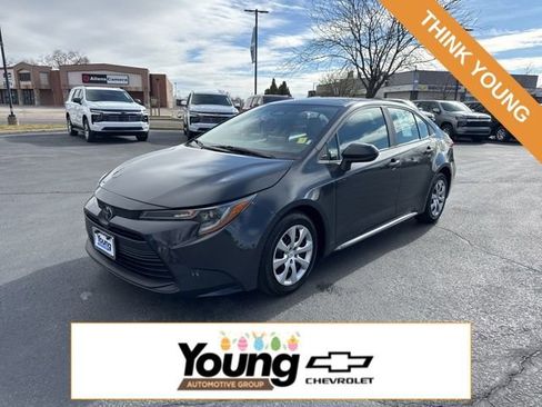 Used 2023 Toyota Corolla LE image 3