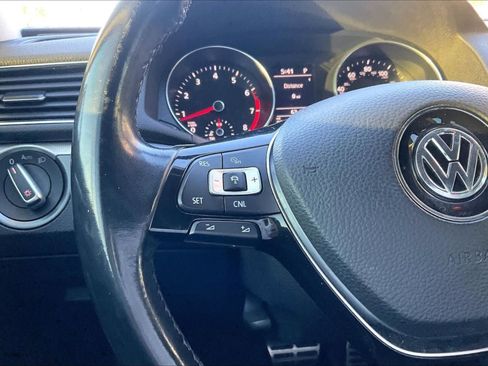 Used 2018 Volkswagen Passat 2.0T R-Line image 18