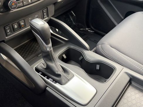 Used 2025 Nissan Frontier SV w/ SV Convenience Package image 17