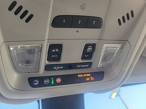 Used 2024 Chevrolet Equinox Premier image 22