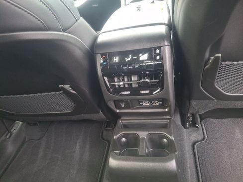 Used 2025 Jeep Grand Cherokee L Altitude image 23