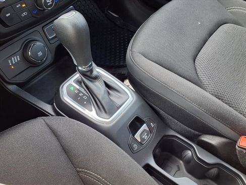 Used 2023 Jeep Renegade Altitude w/ Convenience Group I image 20