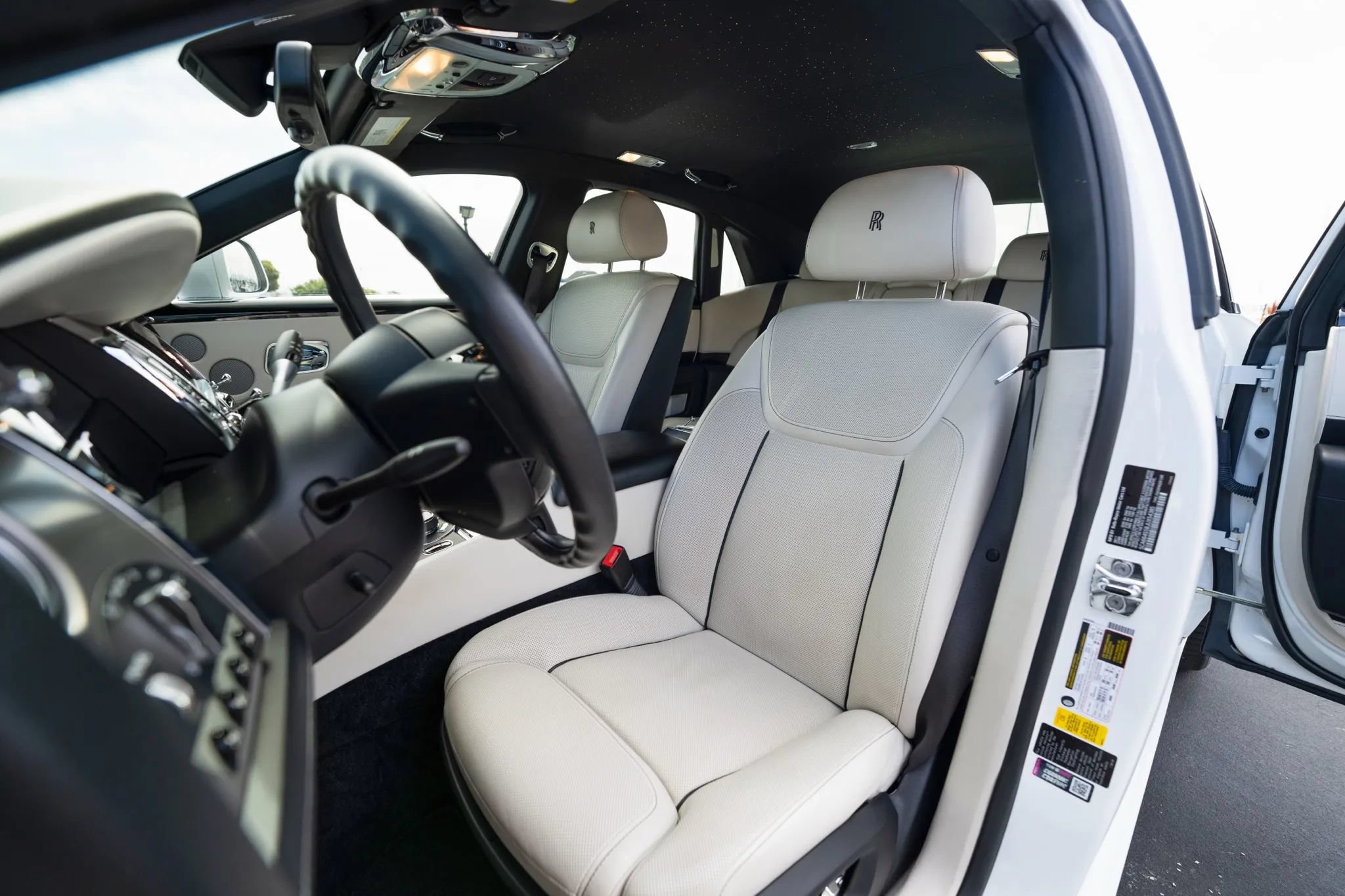 Used 2018 Rolls-Royce Ghost RWD image 18