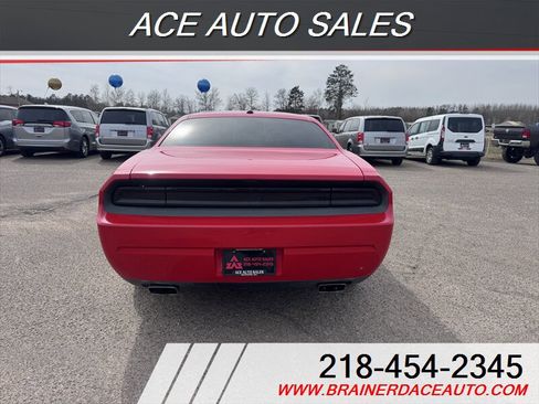 Used 2014 Dodge Challenger SXT image 8