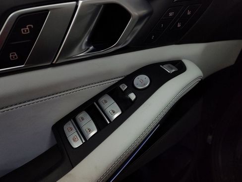Used 2025 BMW X7 xDrive40i w/ Executive Package image 12