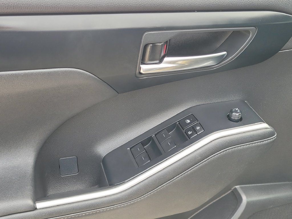 Used 2024 Toyota Highlander XSE FWD image 21