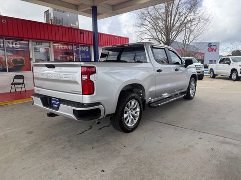 Used 2020 Chevrolet Silverado 1500 Custom w/ Custom Value Package image 3