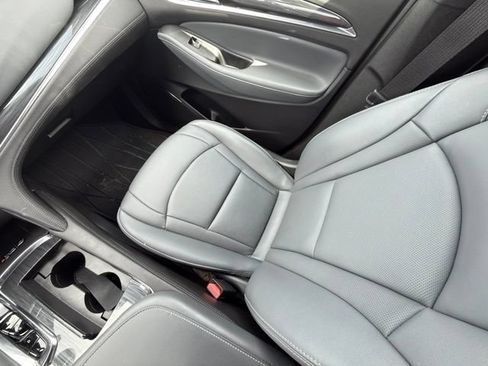 Used 2024 Buick Enclave Essence AWD/4WD image 6