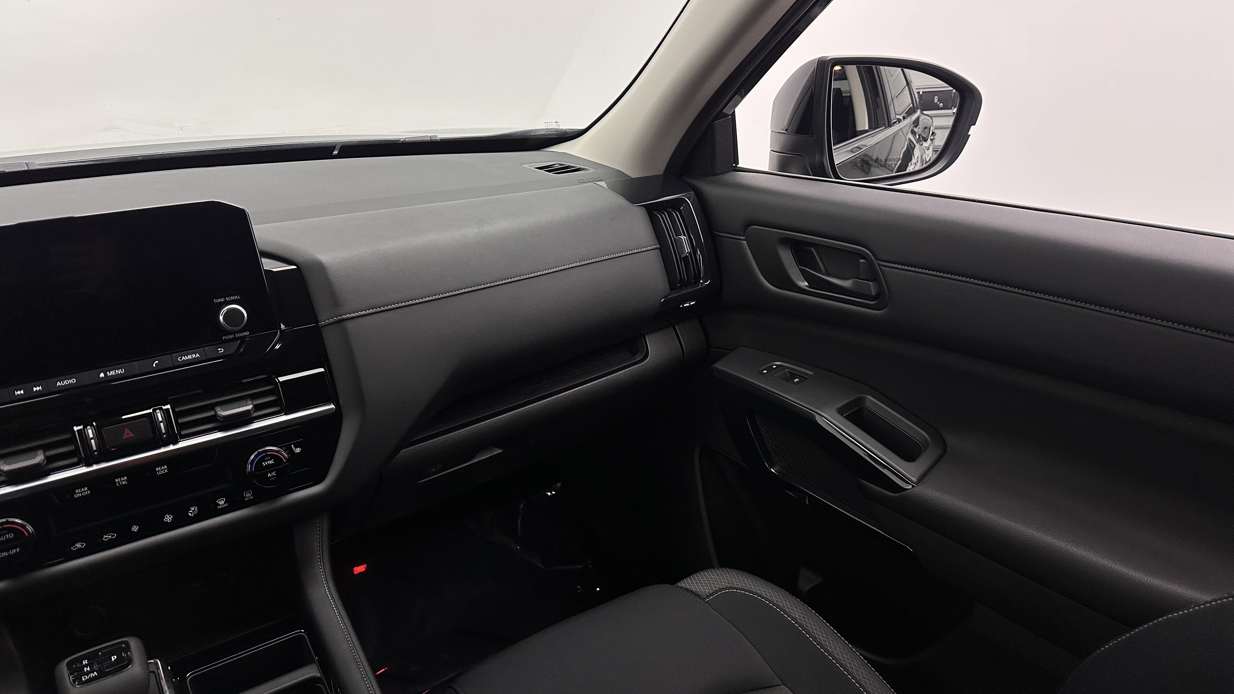 Used 2023 Nissan Pathfinder SV FWD image 30