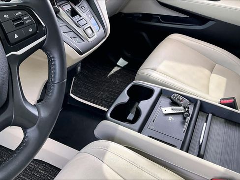Certified 2025 Honda Odyssey EX-L image 16
