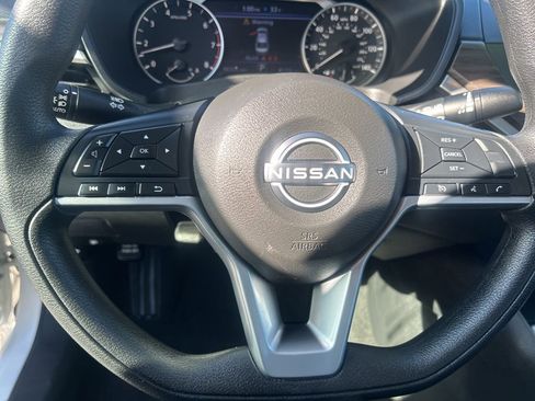 Used 2025 Nissan Altima 2.5 SV image 17