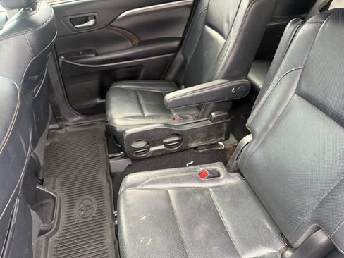 Used 2018 Toyota Highlander Limited AWD/4WD image 17