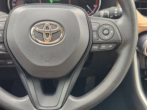 Used 2025 Toyota RAV4 XLE w/ Convenience Package FWD image 22