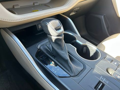 Used 2023 Toyota Highlander XLE image 28