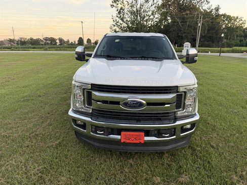 Used 2018 Ford F250 XLT w/ XLT Premium Package AWD/4WD image 8