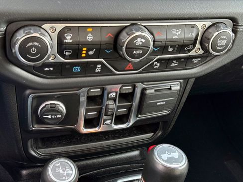 Used 2024 Jeep Wrangler Unlimited Sahara w/ Safety Group image 18