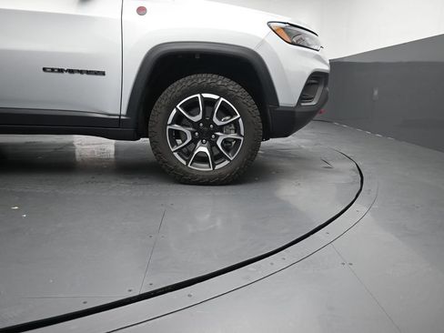 Used 2024 Jeep Compass Trailhawk AWD/4WD image 11