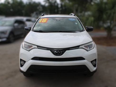Used 2018 Toyota RAV4 LE FWD image 16