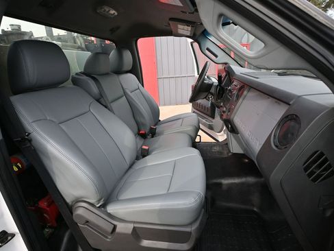 Used 2016 Ford F550 2WD Regular Cab Super Duty image 67