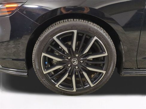 Used 2023 Honda Accord Touring image 11