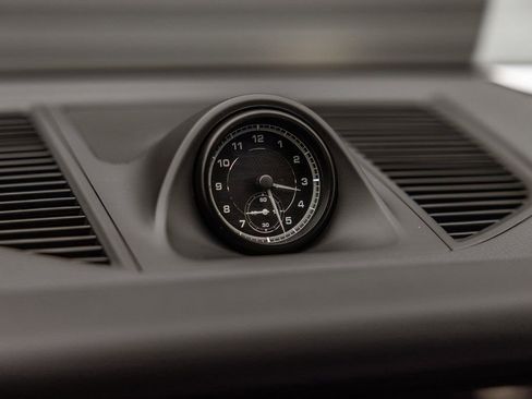 Certified 2025 Porsche Macan image 17