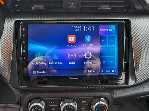 Used 2020 Nissan Kicks S image 19