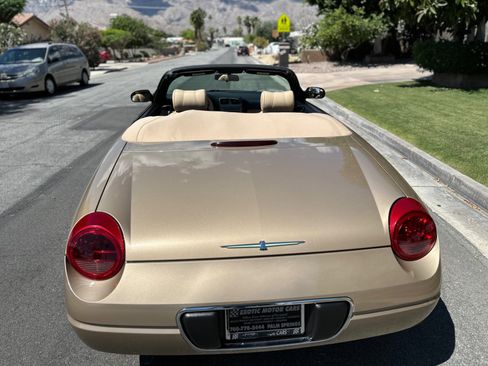 Used 2005 Ford Thunderbird Deluxe RWD image 9