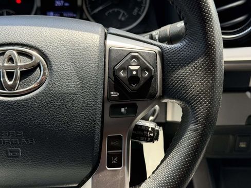 Used 2020 Toyota Tacoma SR5 RWD image 9