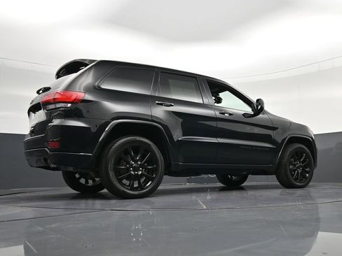 Used 2020 Jeep Grand Cherokee Altitude AWD/4WD image 34