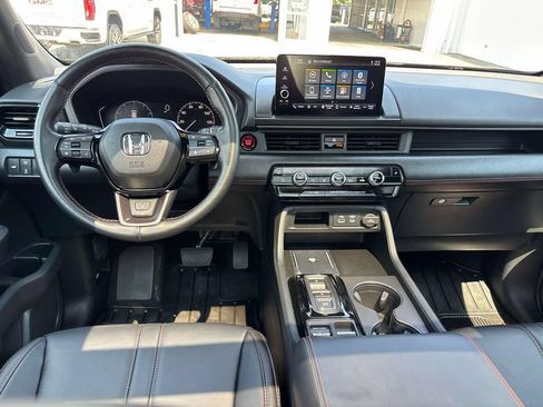 Used 2025 Honda Pilot TrailSport image 10