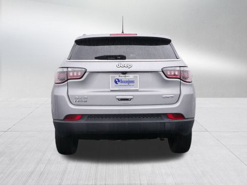 Used 2022 Jeep Compass Latitude image 4