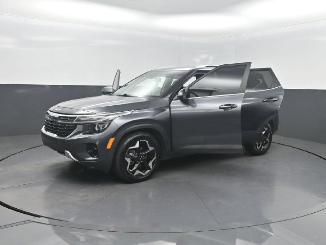 Used 2024 Kia Seltos EX FWD image 36
