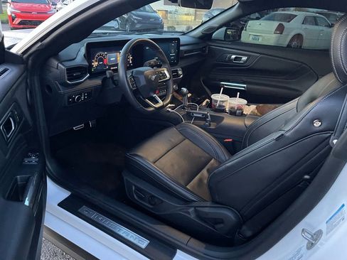 Used 2025 Ford Mustang GT Premium w/ GT Performance Package image 5