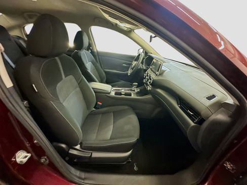 Used 2025 Nissan Sentra SV image 32