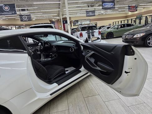 Used 2017 Chevrolet Camaro LT RWD image 15