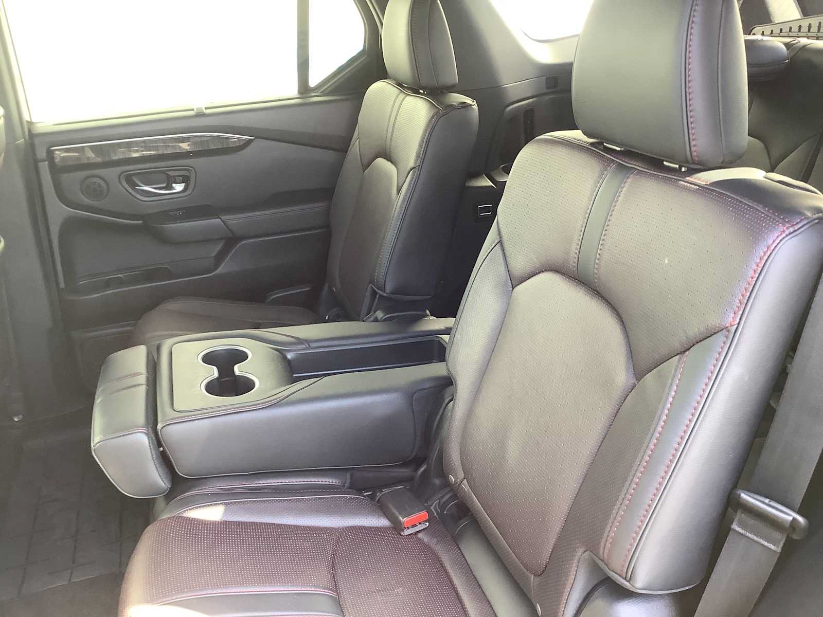 Used 2025 Honda Pilot Black Edition image 15