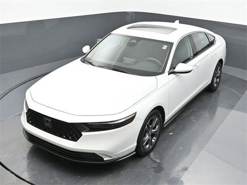 Used 2023 Honda Accord EX image 20