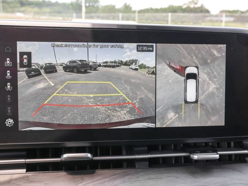 Used 2023 Kia Carnival SX image 9