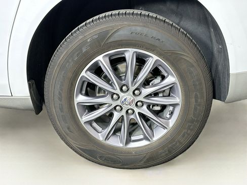 Used 2024 Buick Enclave Essence image 11