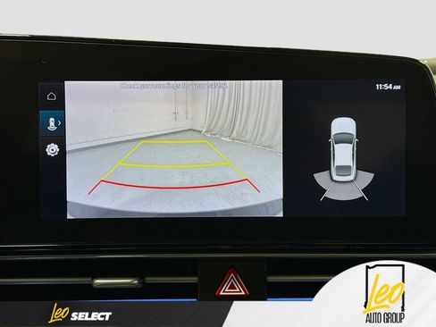 Used 2022 Hyundai Elantra Limited FWD image 17